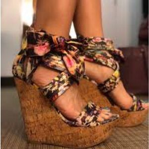 Zigi Soho floral zipper heel Platform Sandals- warn once - 2010’s style